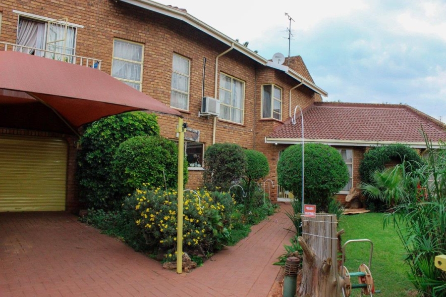 5 Bedroom Property for Sale in Dersley Gauteng