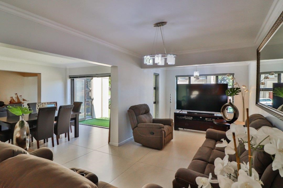 4 Bedroom Property for Sale in Featherbrooke Estate Gauteng