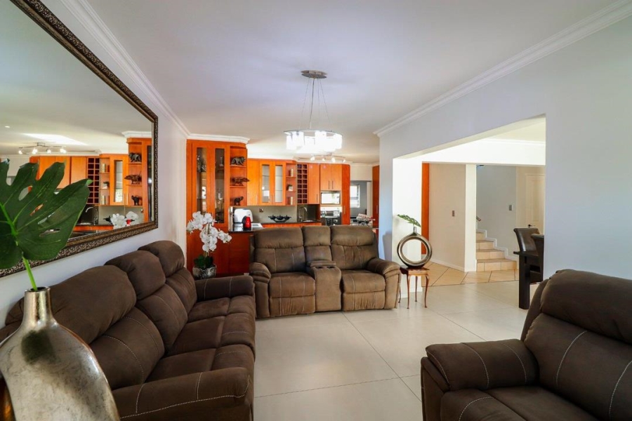 4 Bedroom Property for Sale in Featherbrooke Estate Gauteng