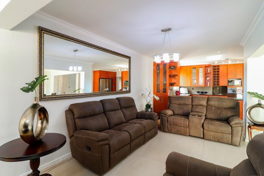 4 Bedroom Property for Sale in Featherbrooke Estate Gauteng