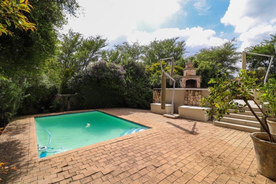 4 Bedroom Property for Sale in Featherbrooke Estate Gauteng