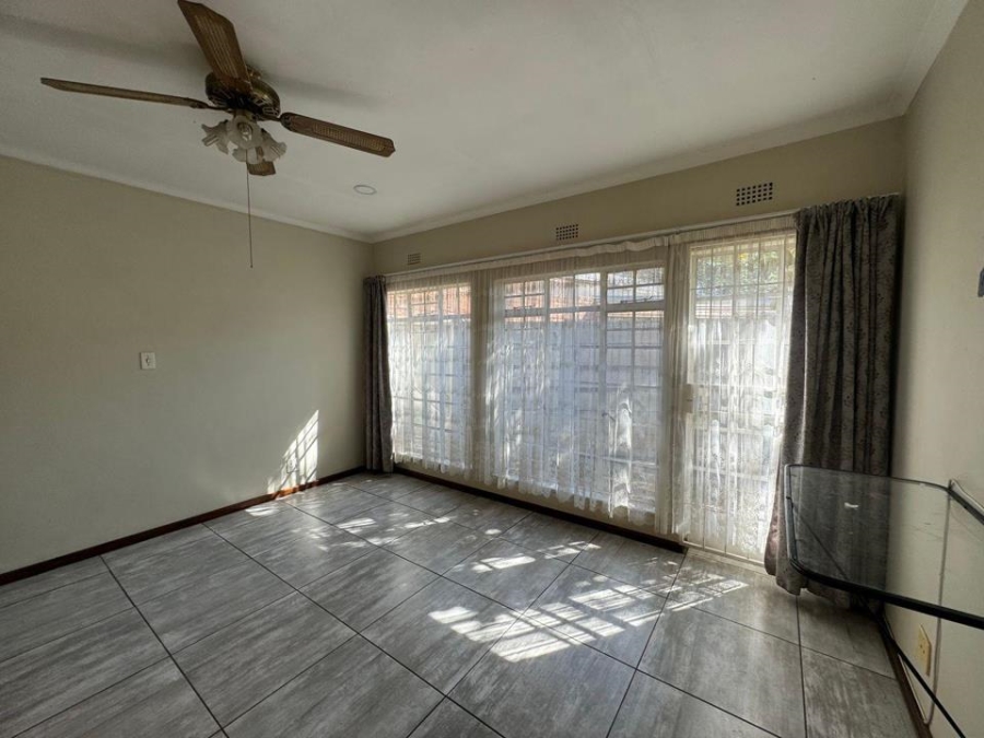 To Let 3 Bedroom Property for Rent in Parkhill Gardens Gauteng
