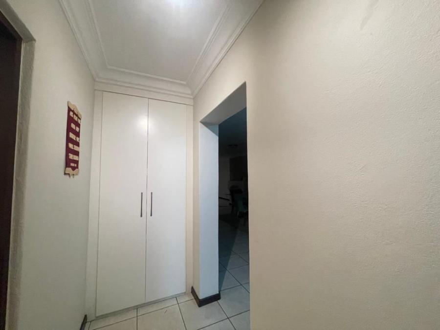 To Let 2 Bedroom Property for Rent in Fourways Gauteng