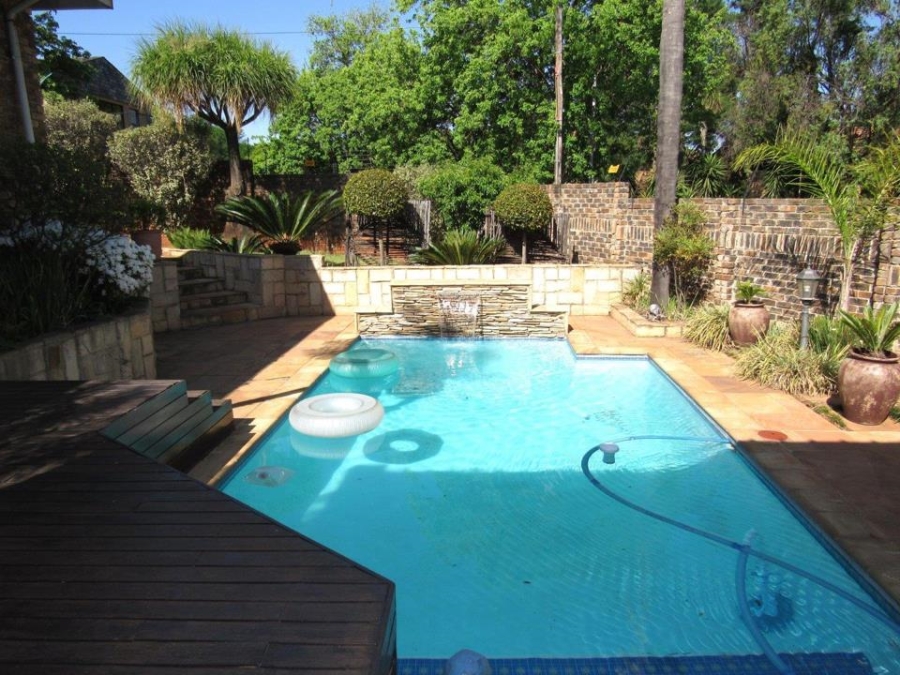 5 Bedroom Property for Sale in Eldoraigne Gauteng