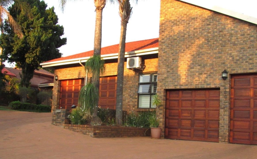 5 Bedroom Property for Sale in Eldoraigne Gauteng