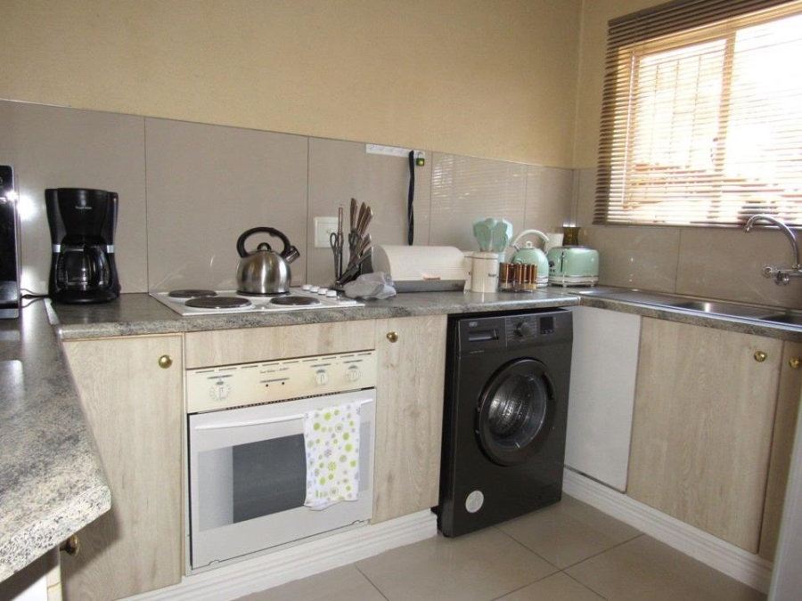 2 Bedroom Property for Sale in Die Hoewes Gauteng