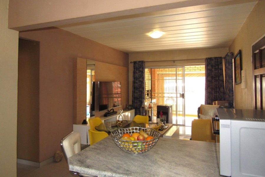 2 Bedroom Property for Sale in Die Hoewes Gauteng