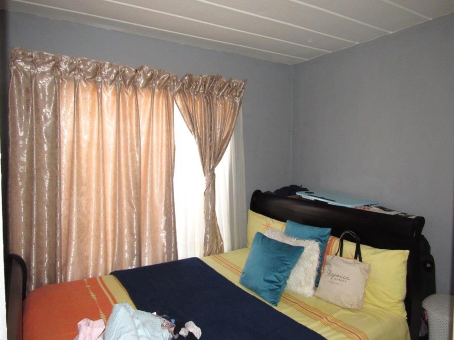 2 Bedroom Property for Sale in Die Hoewes Gauteng