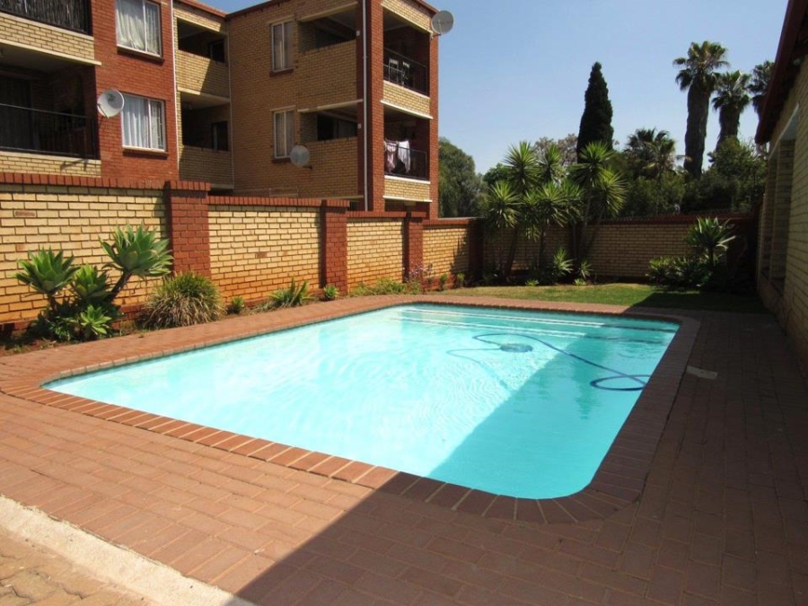 2 Bedroom Property for Sale in Die Hoewes Gauteng