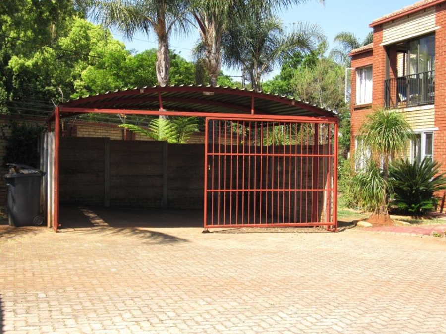 2 Bedroom Property for Sale in Die Hoewes Gauteng