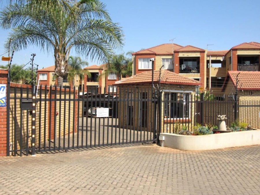 2 Bedroom Property for Sale in Die Hoewes Gauteng