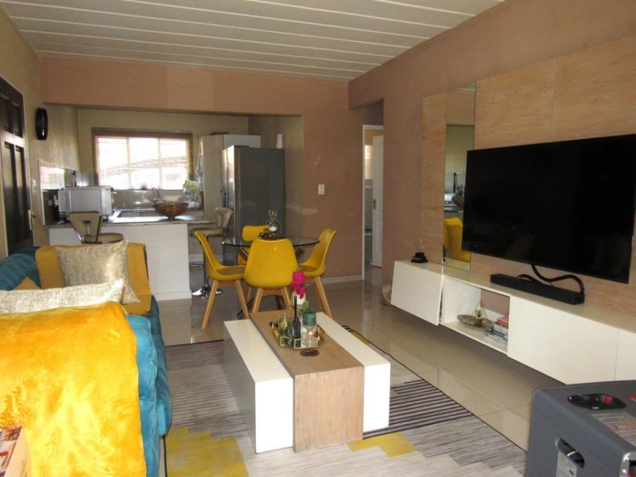 2 Bedroom Property for Sale in Die Hoewes Gauteng