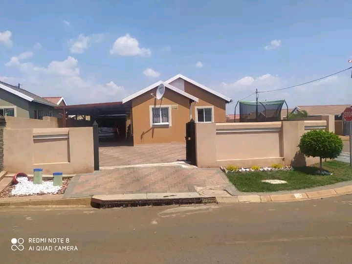 To Let 3 Bedroom Property for Rent in Rosslyn Gauteng