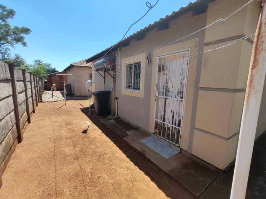 2 Bedroom Property for Sale in Nkwe Estate Gauteng