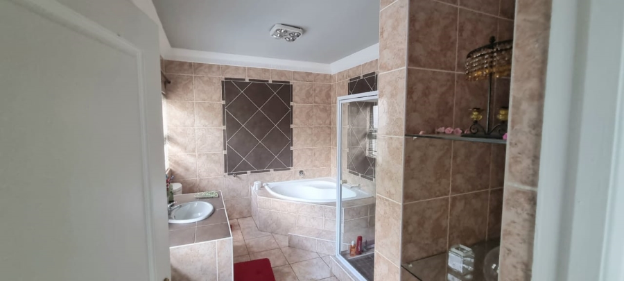 4 Bedroom Property for Sale in Northcliff Gauteng