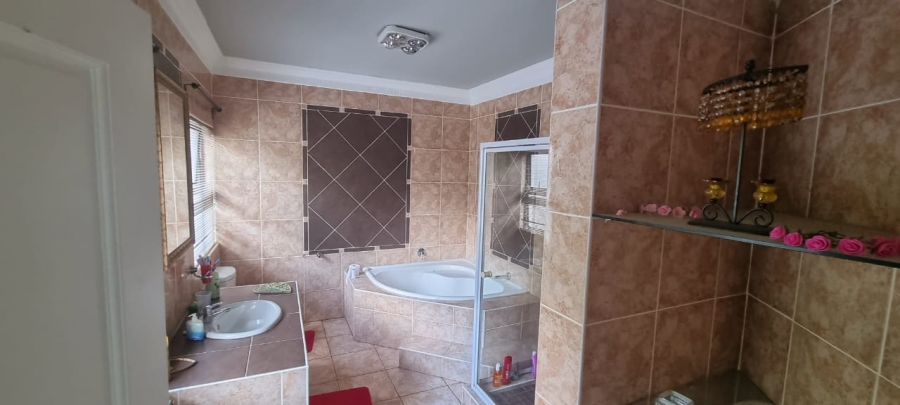 4 Bedroom Property for Sale in Northcliff Gauteng