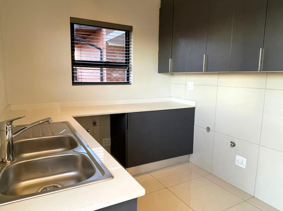 To Let 4 Bedroom Property for Rent in Olympus AH Gauteng