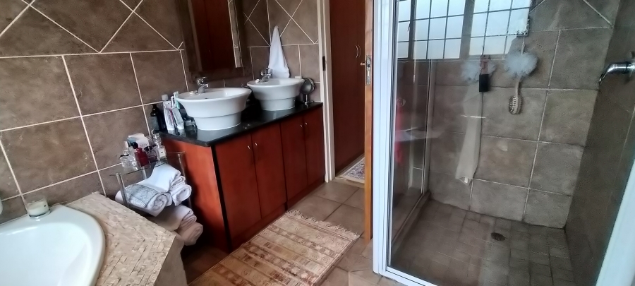 3 Bedroom Property for Sale in Amberfield Gauteng