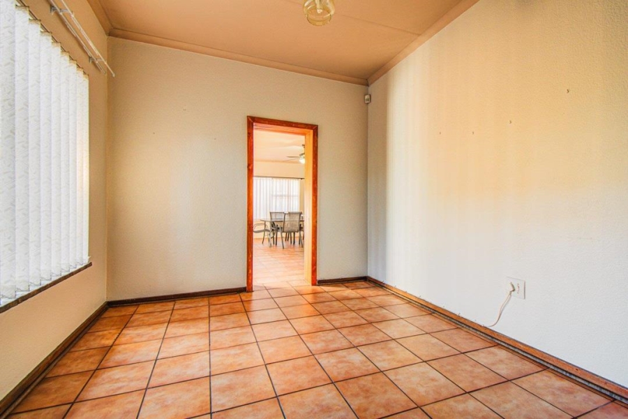 4 Bedroom Property for Sale in Petersfield Gauteng