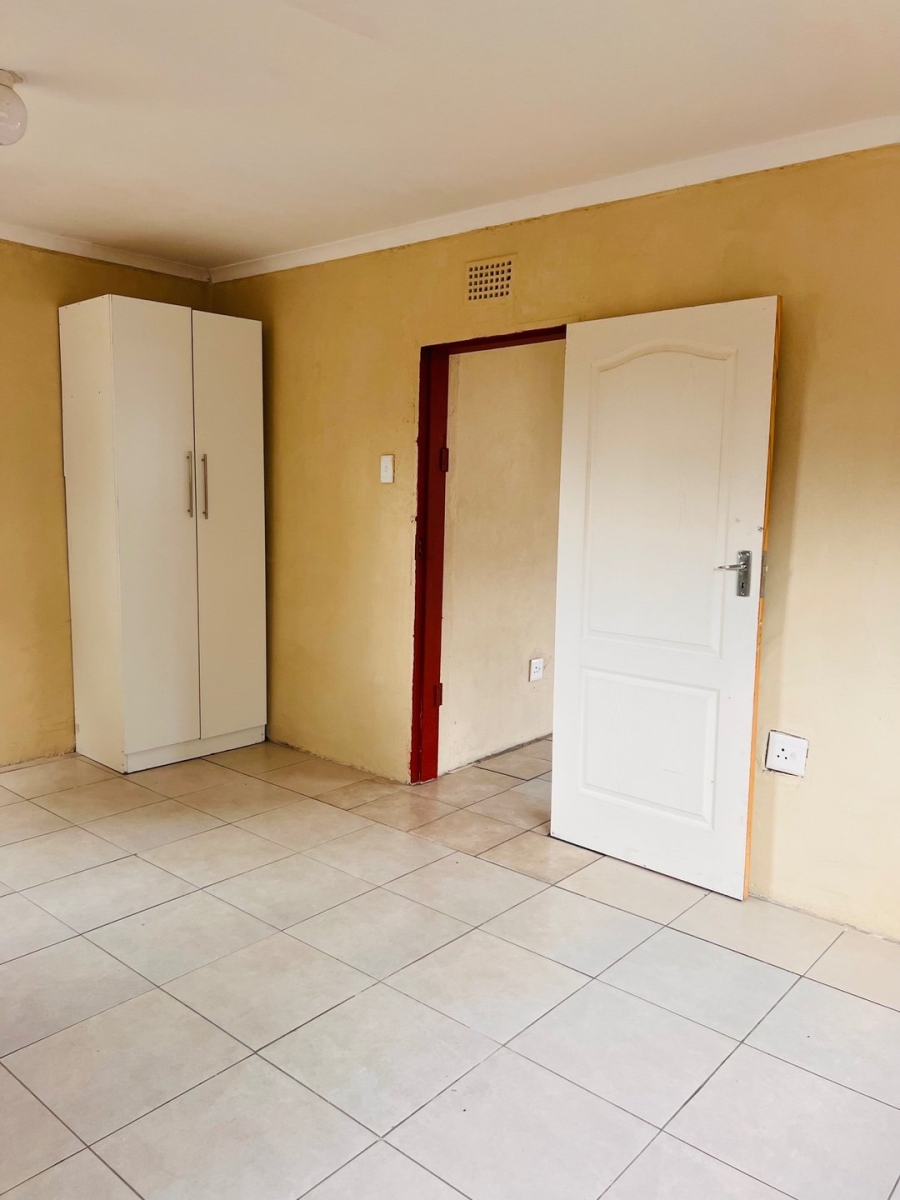 8 Bedroom Property for Sale in Primrose Gauteng