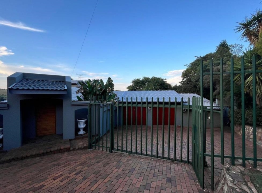 4 Bedroom Property for Sale in Kloofendal Gauteng