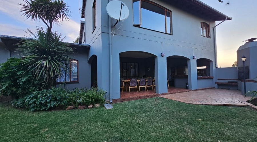 4 Bedroom Property for Sale in Kloofendal Gauteng