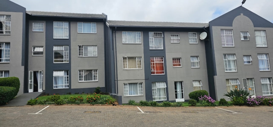 2 Bedroom Property for Sale in Weltevredenpark Gauteng