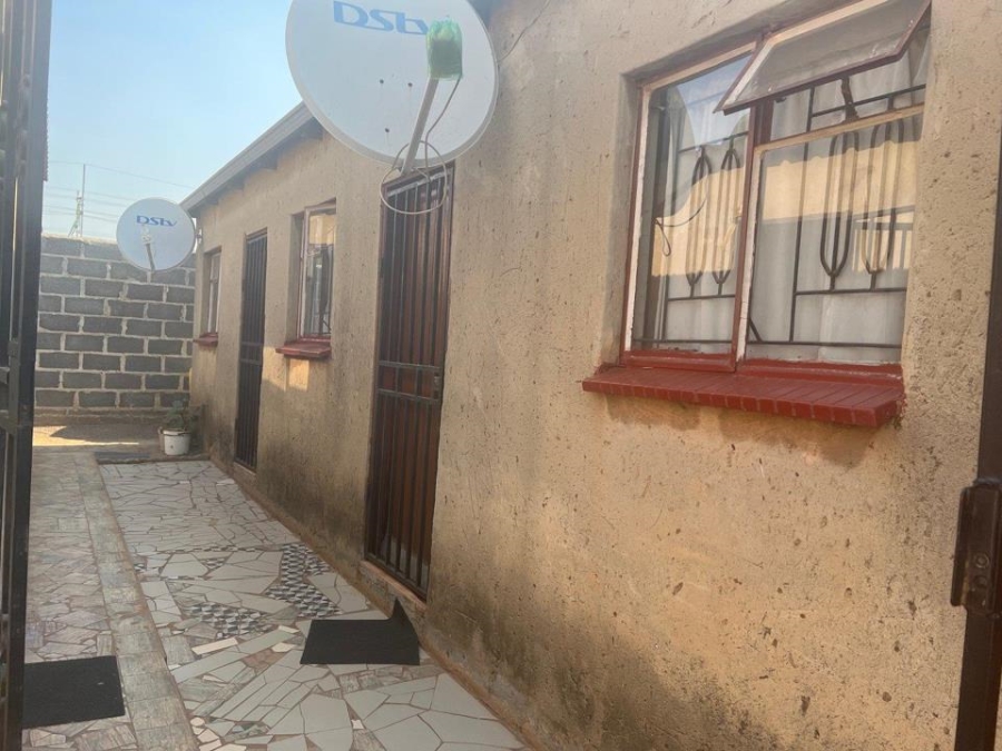 5 Bedroom Property for Sale in Tembisa Central Gauteng