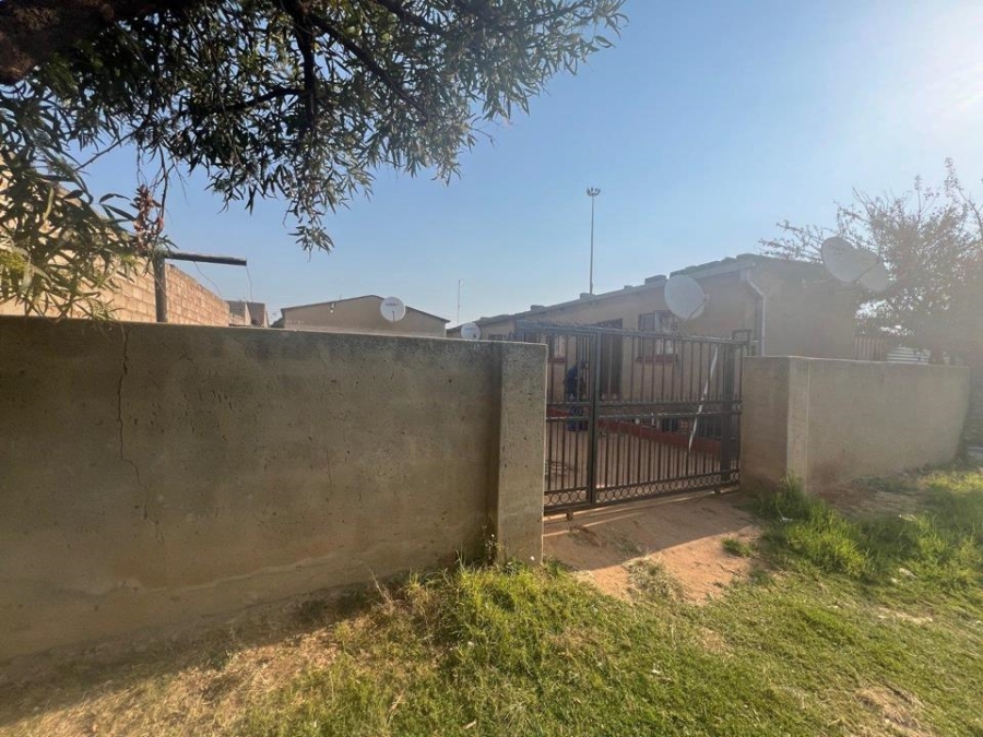 5 Bedroom Property for Sale in Tembisa Central Gauteng