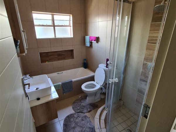 2 Bedroom Property for Sale in Andeon AH Gauteng