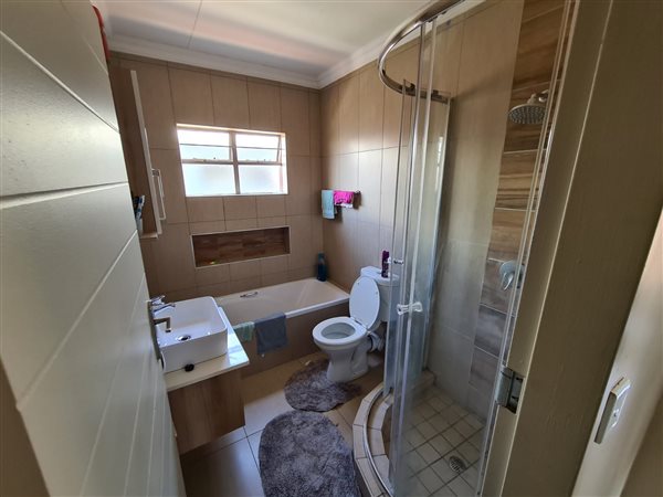 2 Bedroom Property for Sale in Andeon AH Gauteng