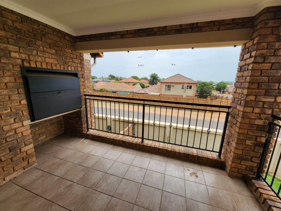 2 Bedroom Property for Sale in Magalieskruin Gauteng