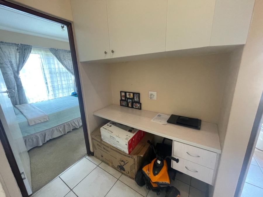 2 Bedroom Property for Sale in Waterstone Park Gauteng