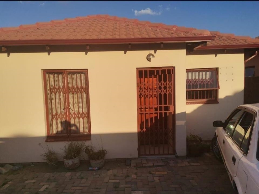 3 Bedroom Property for Sale in Clayville Gauteng