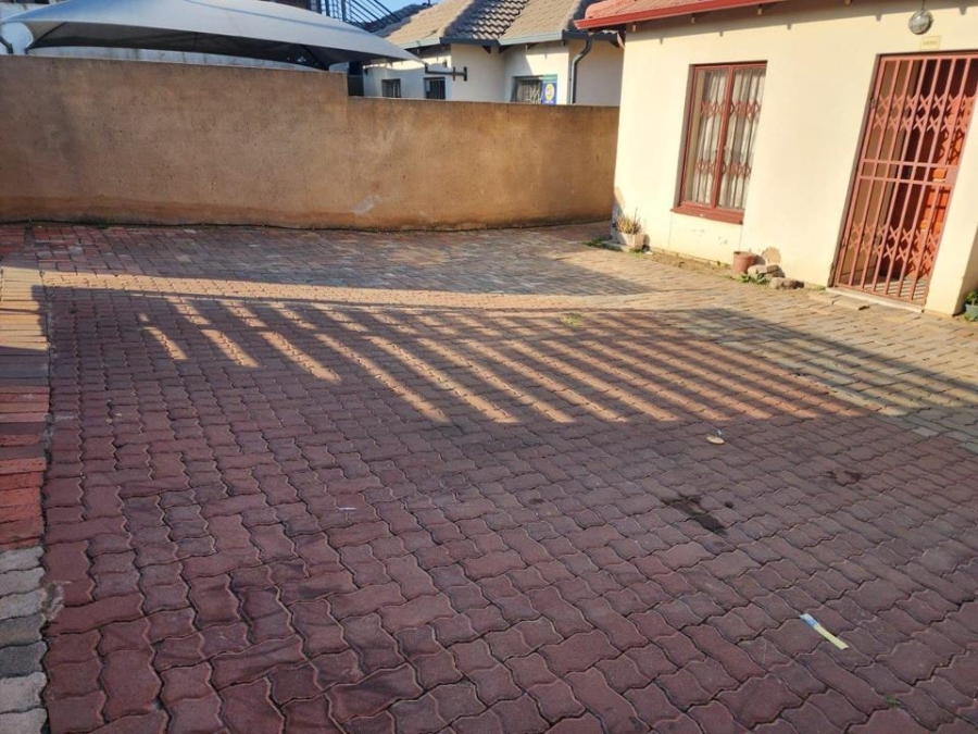 3 Bedroom Property for Sale in Clayville Gauteng