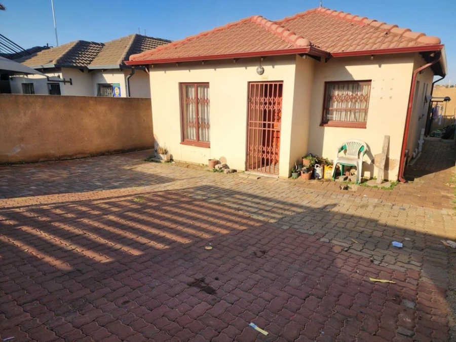 3 Bedroom Property for Sale in Clayville Gauteng