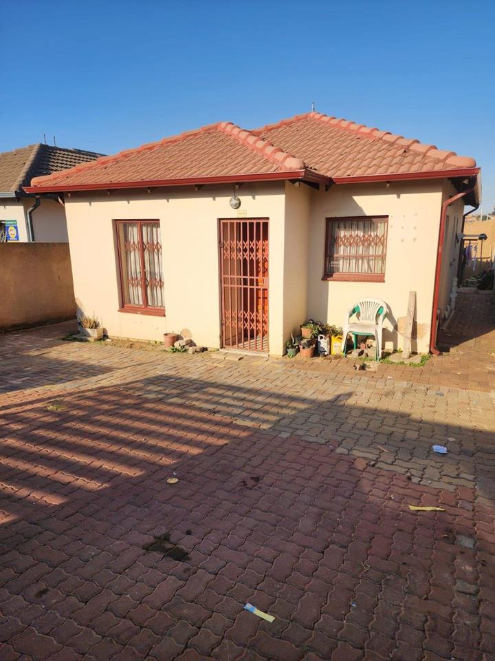 3 Bedroom Property for Sale in Clayville Gauteng