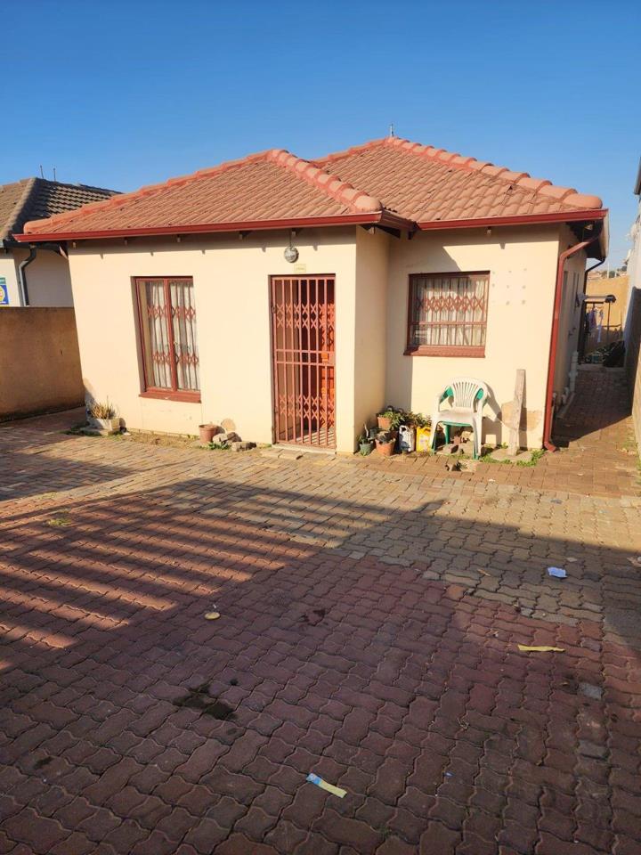 3 Bedroom Property for Sale in Clayville Gauteng