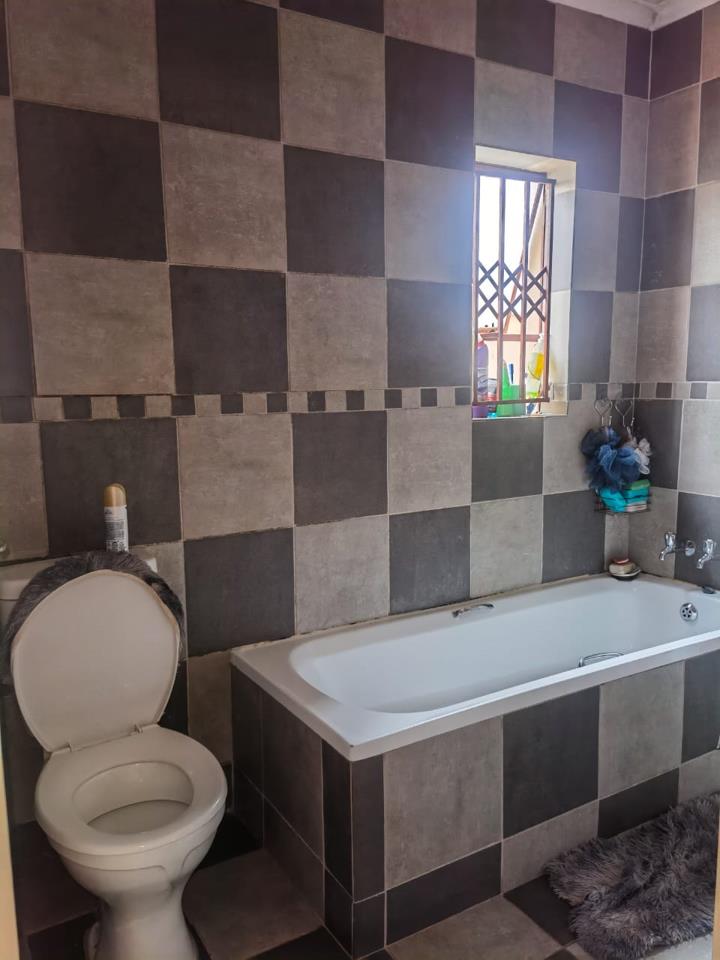 2 Bedroom Property for Sale in Clayville Gauteng