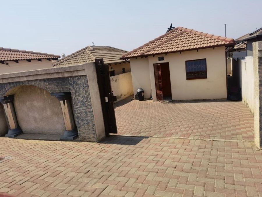 2 Bedroom Property for Sale in Clayville Gauteng