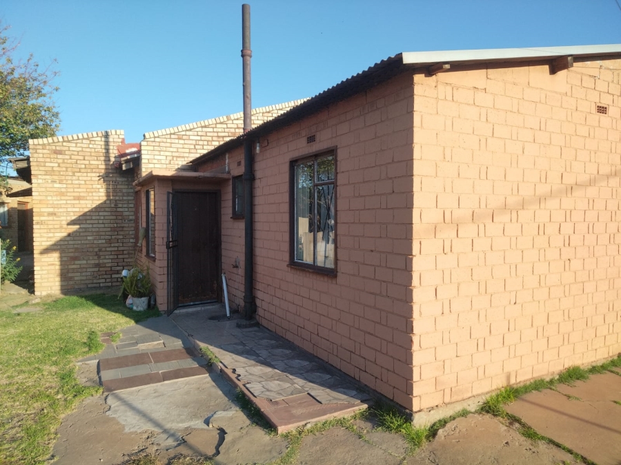 2 Bedroom Property for Sale in Bophelong Gauteng