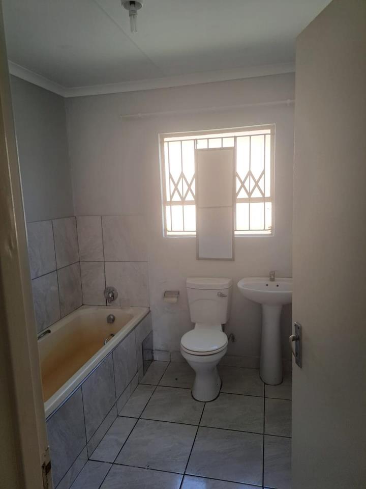 To Let 3 Bedroom Property for Rent in Waterfall Country Estate Gauteng