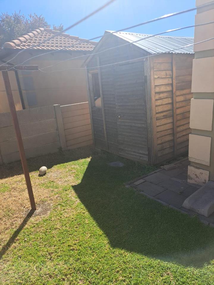 To Let 3 Bedroom Property for Rent in Waterfall Country Estate Gauteng