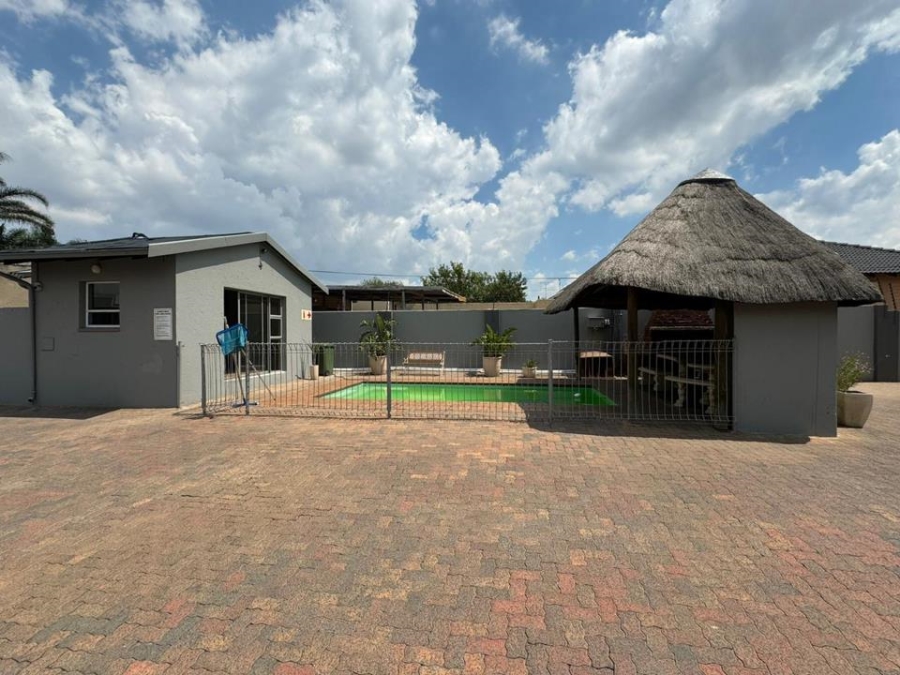 To Let 3 Bedroom Property for Rent in Raceview Gauteng