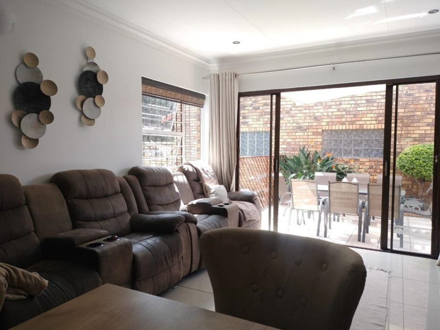 3 Bedroom Property for Sale in Beyerspark Gauteng