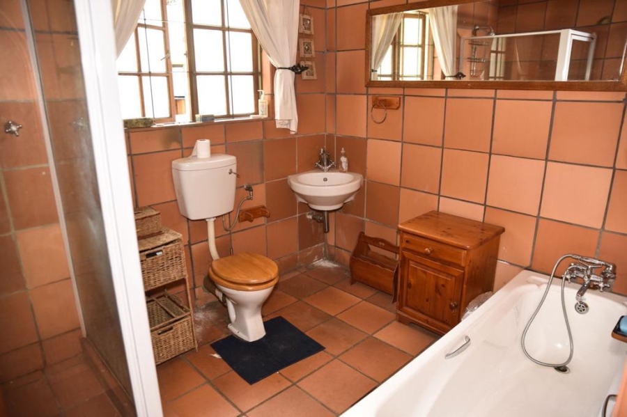 6 Bedroom Property for Sale in Lakefield Gauteng