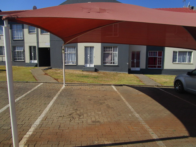 1 Bedroom Property for Sale in Die Hoewes Gauteng