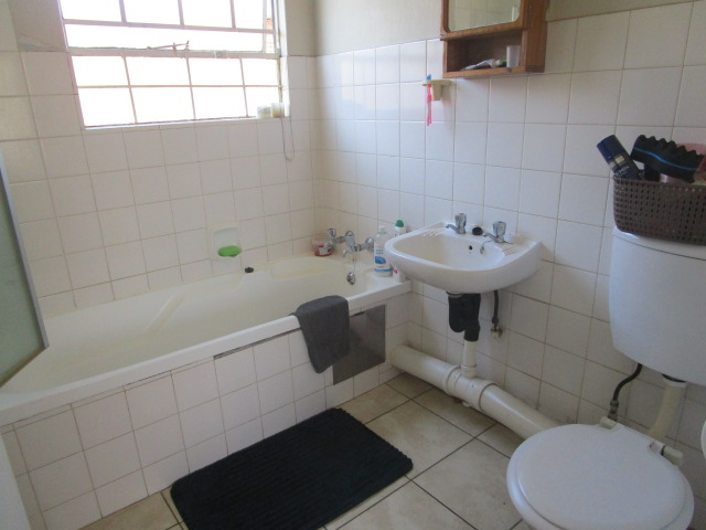 1 Bedroom Property for Sale in Die Hoewes Gauteng