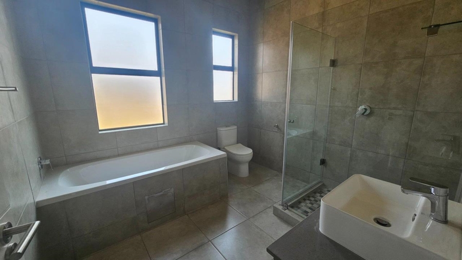 3 Bedroom Property for Sale in Six Fountains Estate Gauteng