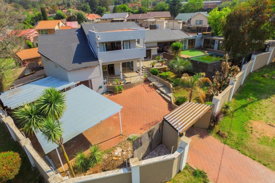 6 Bedroom Property for Sale in Mondeor Gauteng